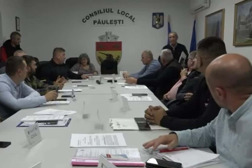 Ședință cu scântei la Consiliul Local Păulești/ I s-a cerut demisia primarului PNL Tudor Sandu!