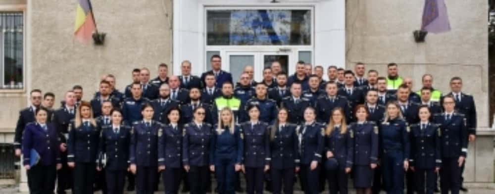 Zeci de polițiști prahoveni au fost avansați în grad, de Ziua Națională a României
