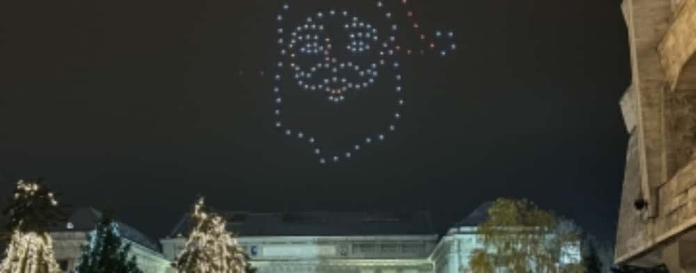 Sute de drone luminoase vor fi, vineri, pe cerul Ploieștiului!