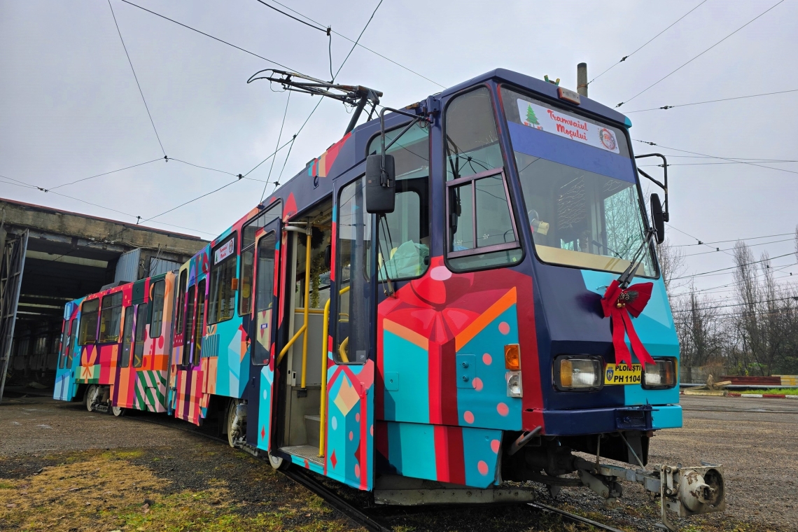 Tramvaiul Moșului e gata de drum! De la Sfântul Nicolae și până în Ajunul Crăciunului, copiii au ”trăsura” lor, în Ploiești!