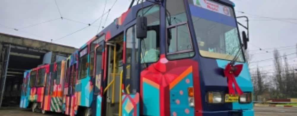 Tramvaiul Moșului e gata de drum! De la Sfântul Nicolae și până în Ajunul Crăciunului, copiii au ”trăsura” lor, în Ploiești!