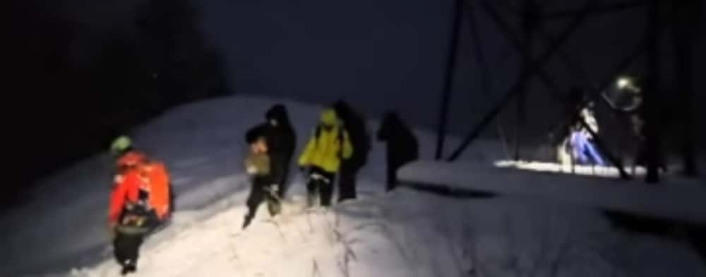 În ciuda avertizărilor, turiștii se încăpățânează să meargă pe traseele din Bucegi impracticabile iarna. Șase persoane, recuperate de salvamontiști din zone de risc