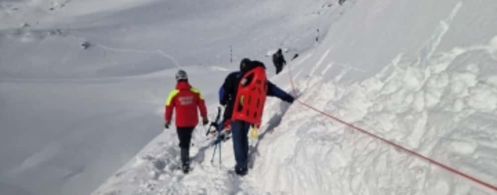 Incredibil! Șapte adulți și cinci copii din Constanța au cerut ajutorul salvamontiștilor ca să ajungă la telecabina Babele!