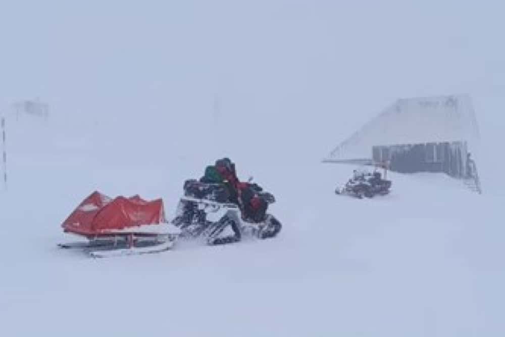 Salvamontul NU este serviciu de taximetrie montană!/ Șase ”turiști” au apelat la salvamontiști să-i coboare de pe munte, pentru că se închisese telescaunul!