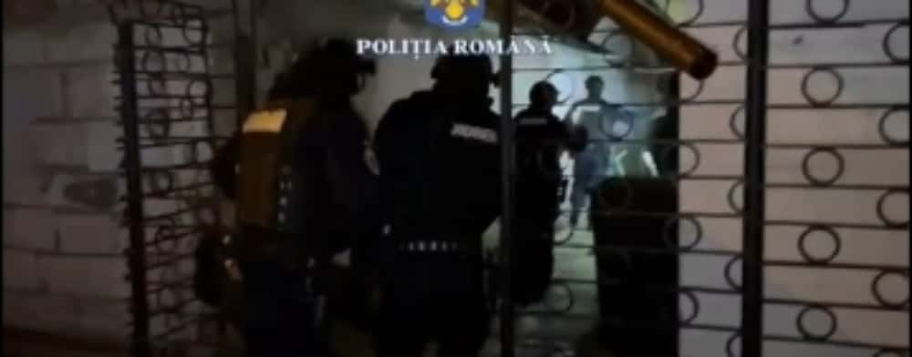 Razie de amploare în Ploiești! Polițiștii fac și opt percheziții la suspecți de tâlhărie și furt calificat