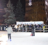 Părinții unei fetițe din Ploiești au reclamat că fiica lor s-a curentat la patinoarul din centrul orașului