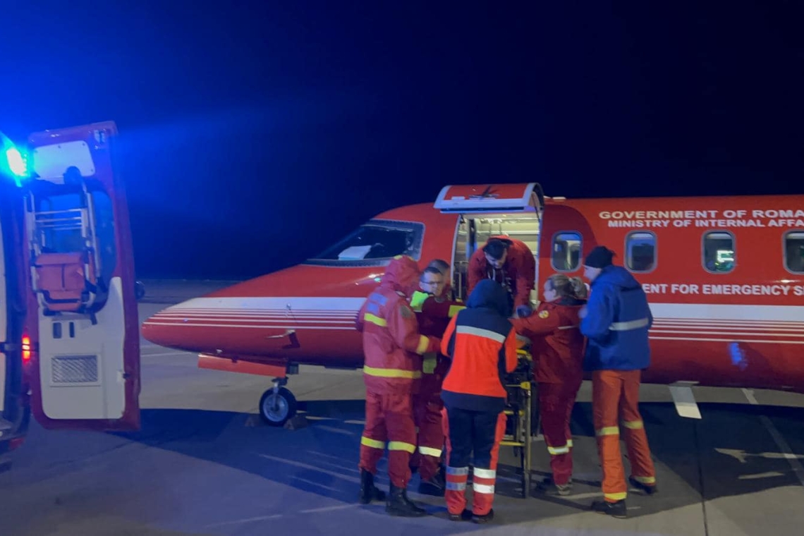 Două fetițe cu arsuri grave, în urma unei explozii produse în județul Botoșani, transportate de urgență la București cu un avion SMURD