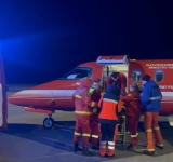 Două fetițe cu arsuri grave, în urma unei explozii produse în județul Botoșani, transportate de urgență la București cu un avion SMURD