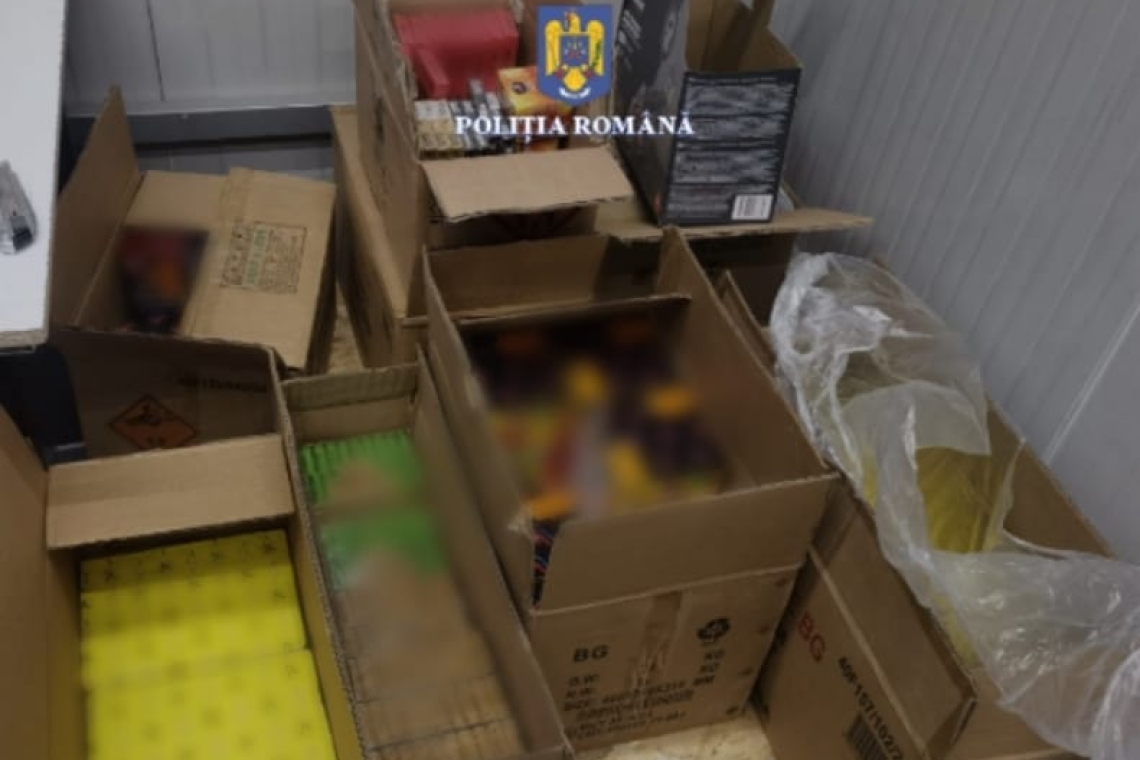 Depozite de articole pirotehnice, găsite de polițiști în locuințe din Bărcănești și Râfov