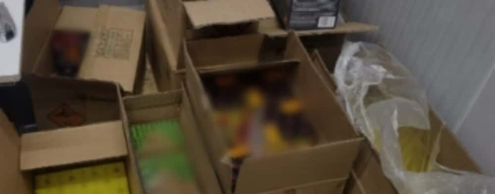 Depozite de articole pirotehnice, găsite de polițiști în locuințe din Bărcănești și Râfov