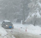 S-a închis din nou Drumul Cotei, din Sinaia, din cauza condițiilor meteo