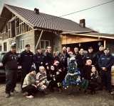 Povestea unei familii greu încercate din Prahova care a redescoperit speranța și bucuria, înainte de Crăciun, alături de oameni buni în uniformă!