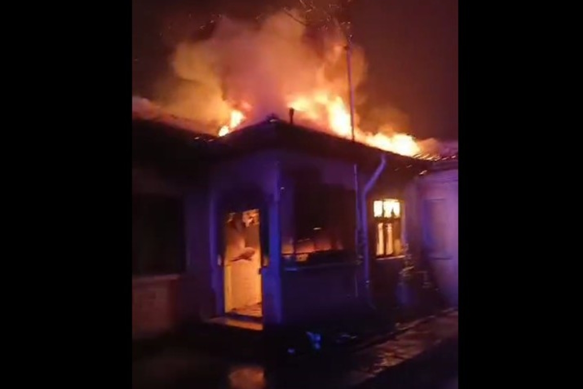 UPDATE/ O casă din comuna Dumbrava a fost mistuită de flăcări, în seara de Revelion