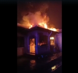 UPDATE/ O casă din comuna Dumbrava a fost mistuită de flăcări, în seara de Revelion