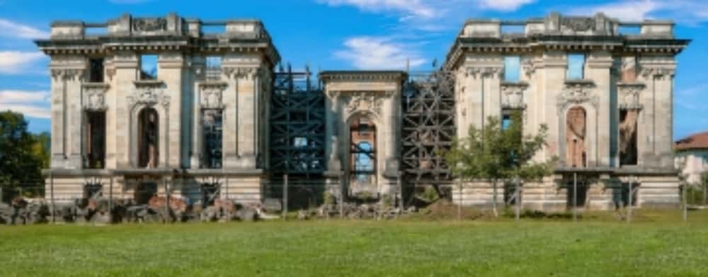 Clădire emblematică a Prahovei și monument istoric, Palatul ”Micul Trianon” din Florești va fi consolidat și restaurat