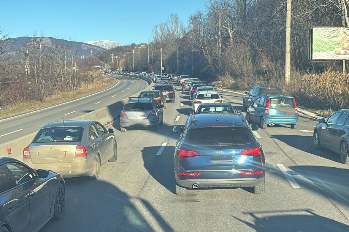 Trafic infernal pe Valea Prahovei. Ce le recomandă polițiștii șoferilor