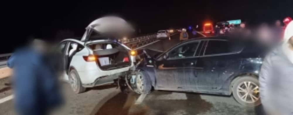 Cinci autoturisme, implicate într-un accident pe autostrada București-Ploiești. Patru persoane au avut nevoie de îngrijiri medicale
