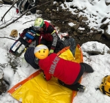 Update/ Un turist străin a sărit cu snowmobilul în albia Azugii și a suferit multiple traumatisme
