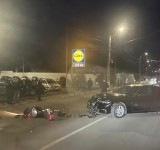 Accident în zona Lidl Băicoi. Coliziune între un autoturism și o motocicletă