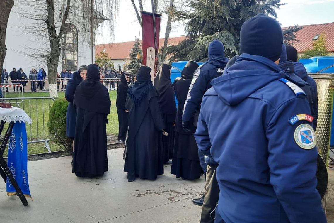 Jandarmeria Mobilă: Peste 5.500 de credincioși au fost prezenți la Mănăstirea Ghighiu, de Bobotează
