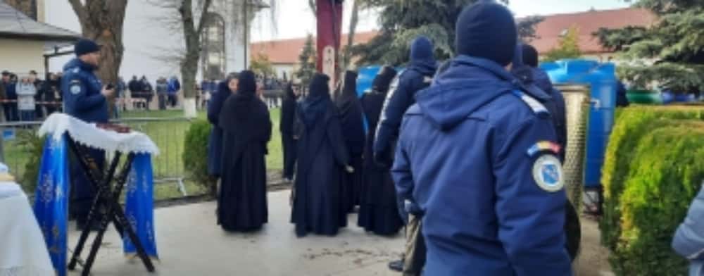 Jandarmeria Mobilă: Peste 5.500 de credincioși au fost prezenți la Mănăstirea Ghighiu, de Bobotează