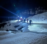 Cinci bezmetici pe care i-a prins noaptea în Munții Baiului au fost ajutați de salvamontiști să coboare în siguranță