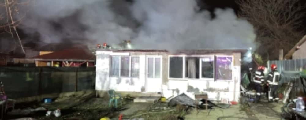 Două case din Puchenii Moșneni, cuprinse de flăcări, joi seară