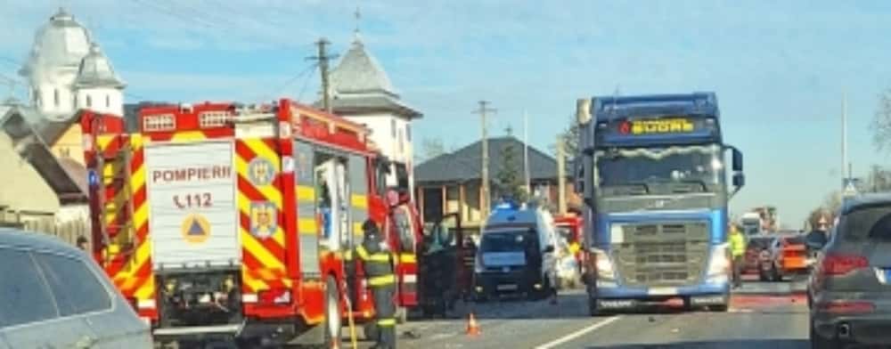 Accident pe DN1B, în localitatea Loloiasca, soldat cu trei victime. Traficul este îngreunat în zonă