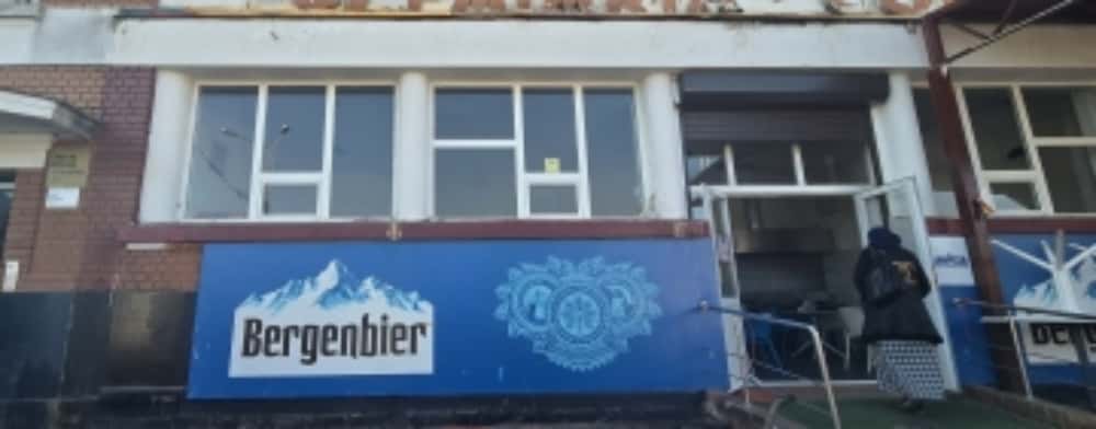 Proprietarii teraselor lipite de clădirea-monument a Halelor Centrale au început să-și strângă catrafusele