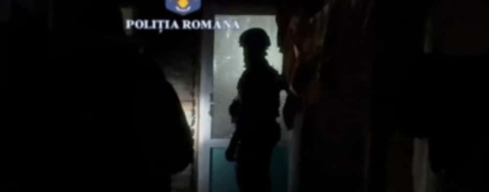 Suspecți de tâlhărie calificată din comuna Berceni, călcați de mascați. Ar fi intrat într-o locuință cu cagule pe față și au sustras bani