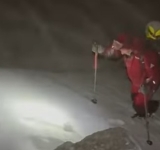 UPDATE/ Doi bărbați rătăciți noaptea trecută în Bucegi, căutați de salvamontiștii din două județe. În sprijin a venit și un elicopter