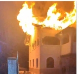 O altă familie din Prahova a rămas fără acoperiș deasupra capului! Un incendiu a cuprins o casă din Posești