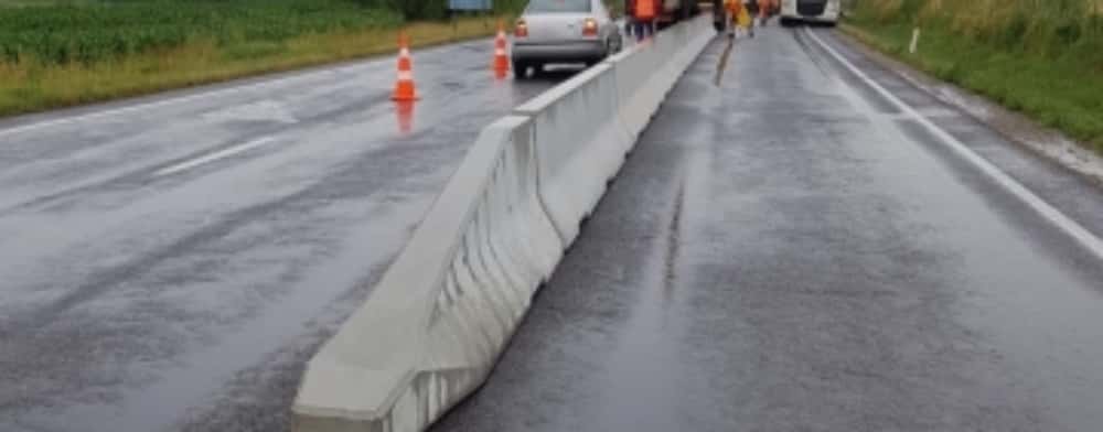 După ultimele accidente mortale de pe DN1B, la Valea Călugărească se montează separatoare din beton pe mai multe sectoare