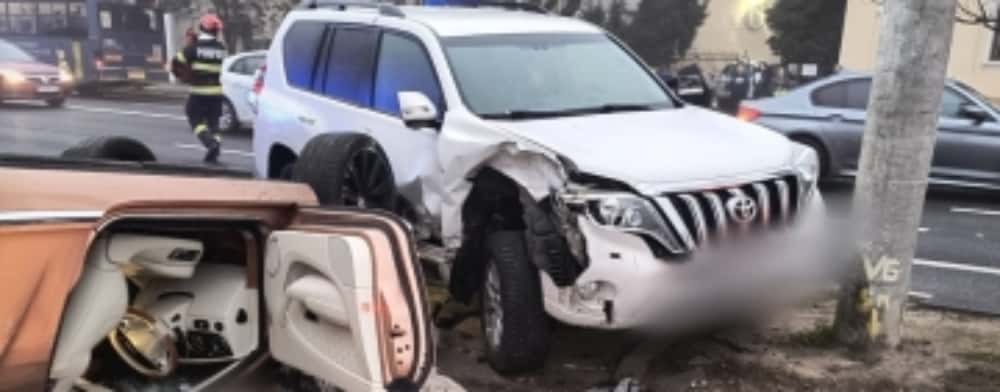 Tânăra care s-a răsturnat cu autoturismul de lux în centrul Ploieștiului – plasată în arest la domiciliu