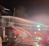 Un pompier a fost rănit grav în urma exploziei unei butelii, în incendiul din Bereasca