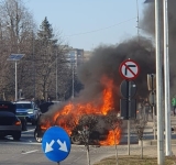 Două autoturisme au luat foc, după un accident produs în Câmpina