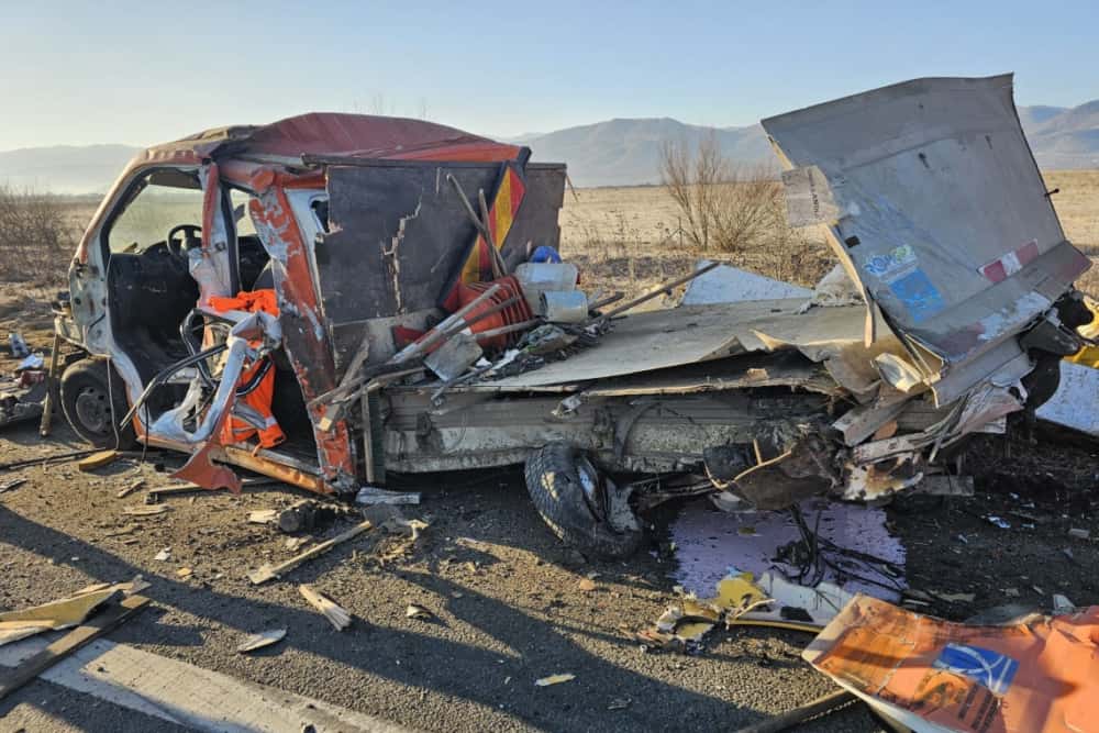 Echipă de drumari, spulberată de un TIR, pe autostrada A1