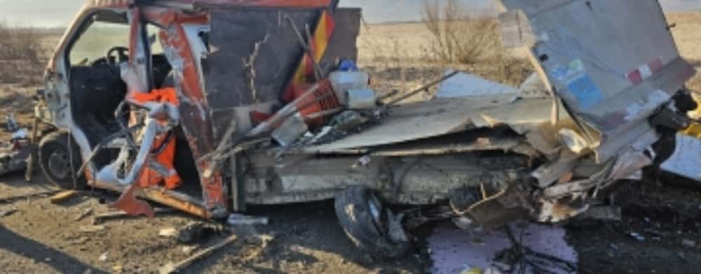 Echipă de drumari, spulberată de un TIR, pe autostrada A1