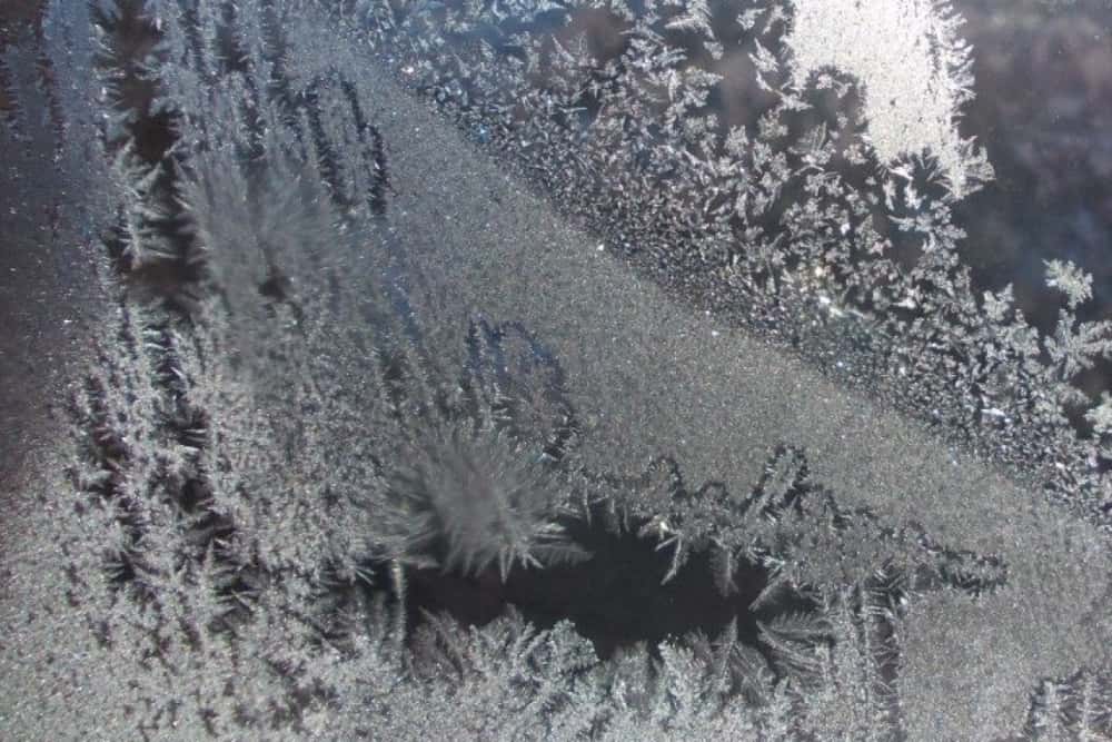 A venit și gerul! La Câmpina, temperaturi mai scăzute decât la Vârful Omu