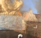 Casă din Mizil, cuprinsă de flăcări, luni dimineață