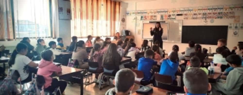 Ziua Internațională a Siguranței pe Internet, marcată în școli din Prahova. Polițiștii atrag atenția asupra pericolelor din online