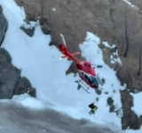 Trei turiști străini, cu ”orientare” pe Google maps, au fost coborâți de pe Jepii Mici cu elicopterul și salvamontiștii