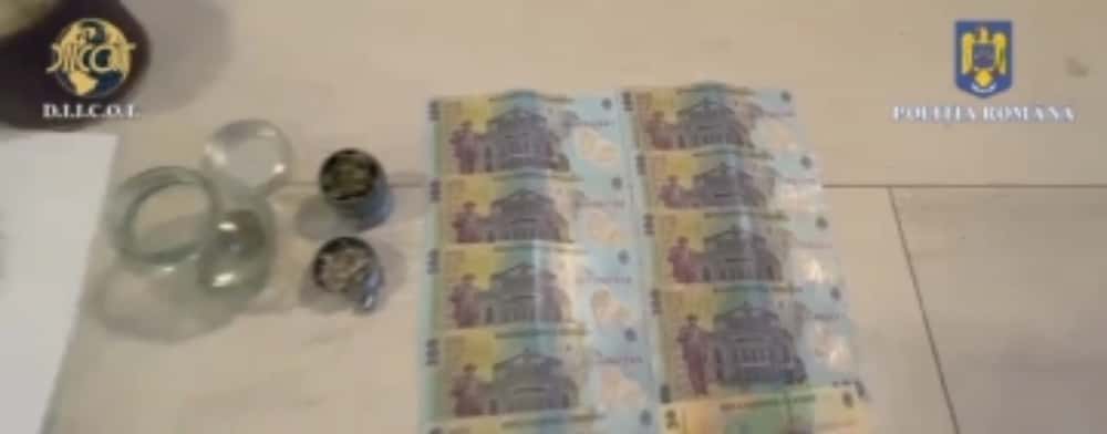 Traficanți de droguri, printre care se află și minori, cercetați de procurorii DIICOT Ploiești și polițiștii BCCO Ploiești