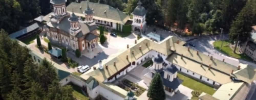 Lucrări de restaurare la Biserica Mare a Mănăstirii Sinaia, printr-un proiect finanțat de Institutul Național al Patrimoniului