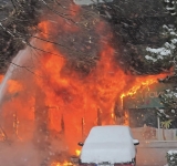 Incendiu la un spațiu comercial, la parterul unui bloc de pe Bulevardul Republicii