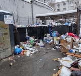 CNSC a respins cererea de suspendare a procedurii de achiziție organizată de Primăria Ploiești pentru deșeurile de la populație. Între timp, munți de gunoaie se adună pe platformele din oraș