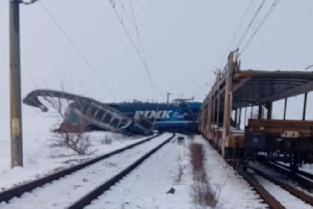 Coliziune între două trenuri de marfă, pe raza Regionalei Craiova. Un om a murit