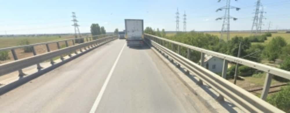 Pasajul de pe Centura de Est a Ploieștiului va intra în reparații. Acum șase ani, bucăți din acesta s-au prăbușit peste calea ferată Ploiești - Buzău