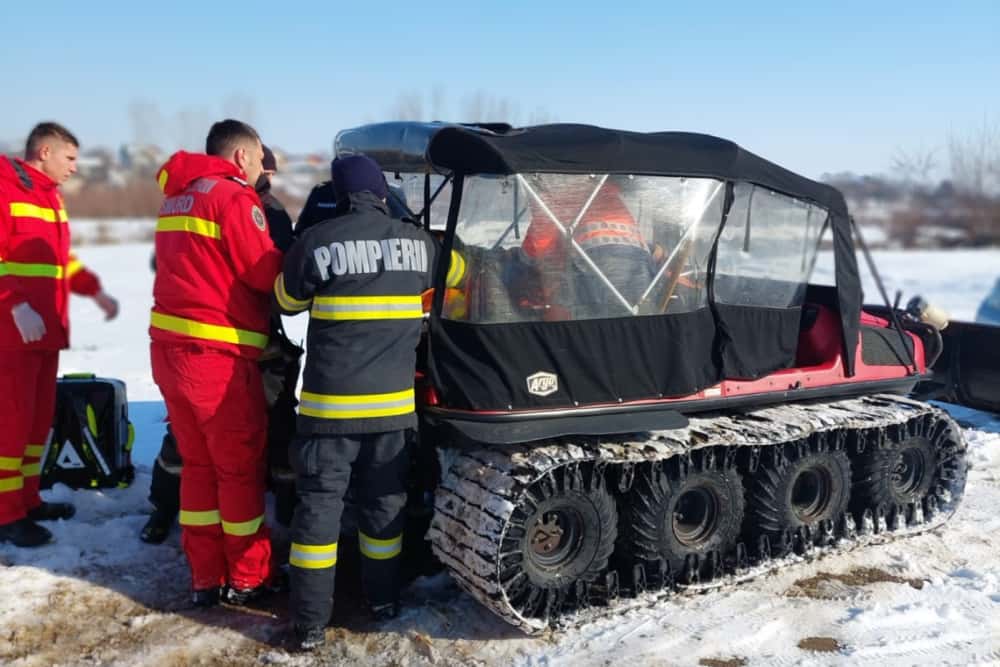 Un octogenar a fost salvat dintr-o zonă izolată a orașului Urlați, printr-o intervenție comună a ISU și Ambulanței Prahova