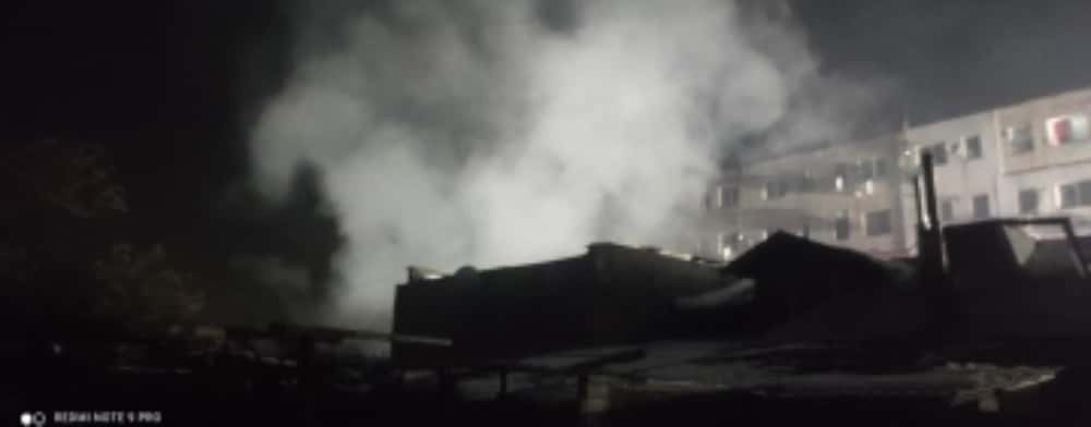 Garaje cuprinse de flăcări, în comuna Bucov